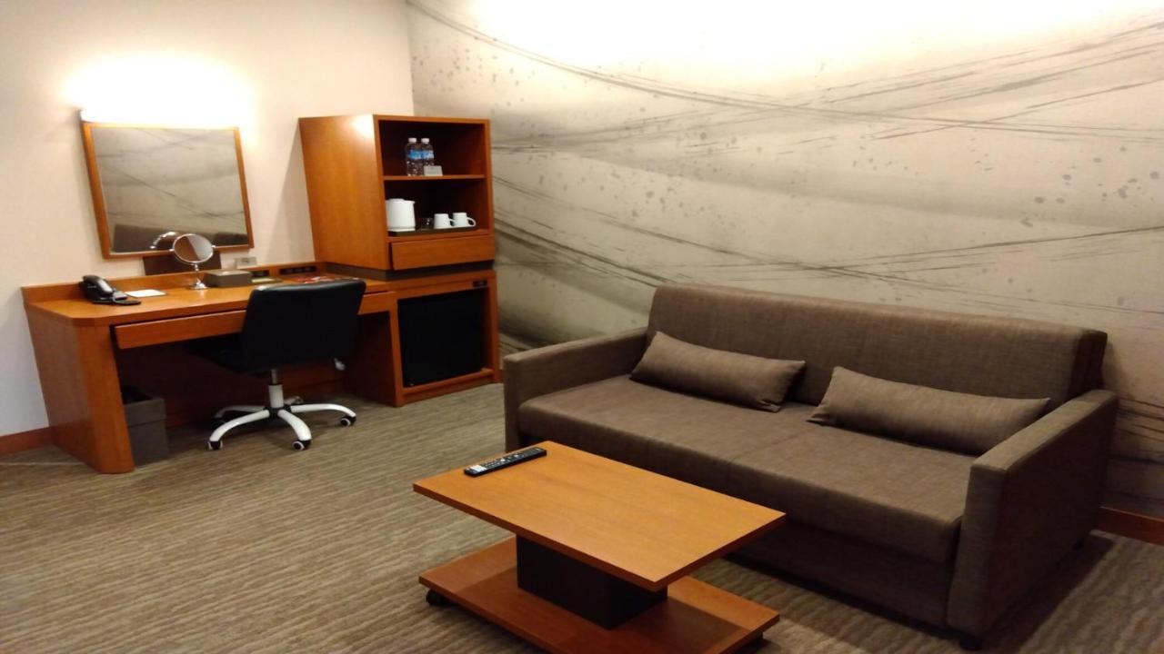Odysis Suites Osaka Airport Hotel Изуми-Сано Екстериор снимка
